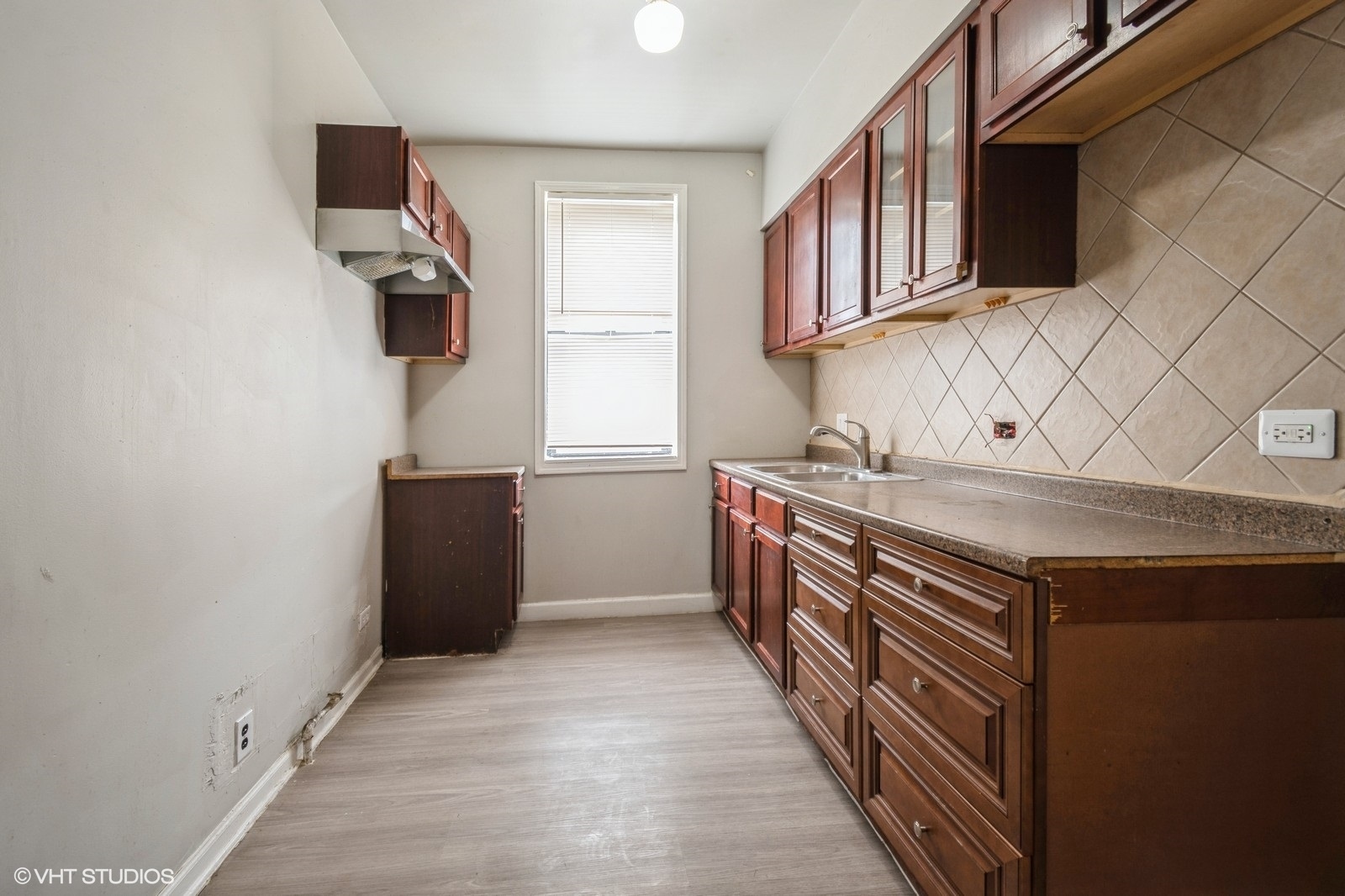 6007 South Michigan Avenue, Unit 3 Chicago, IL 60637 - Photo 8 of 9 a kitchen with stainless steel appliances granite countertop a refrigerator and a stove