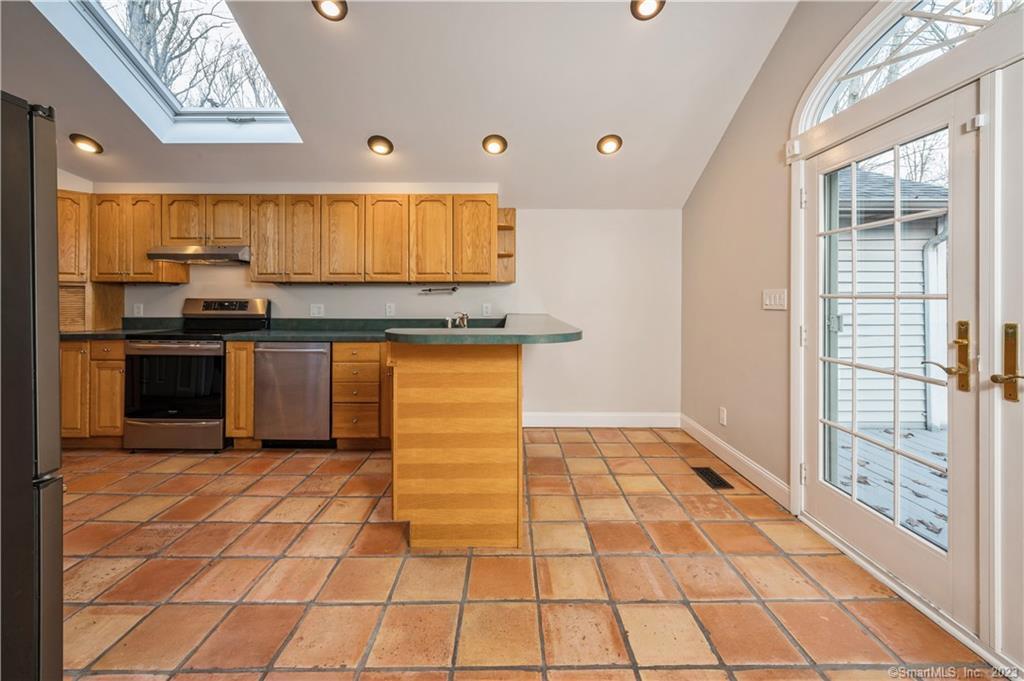 2428 Long Ridge Road Stamford, CT 06903 - Photo 11 of 29