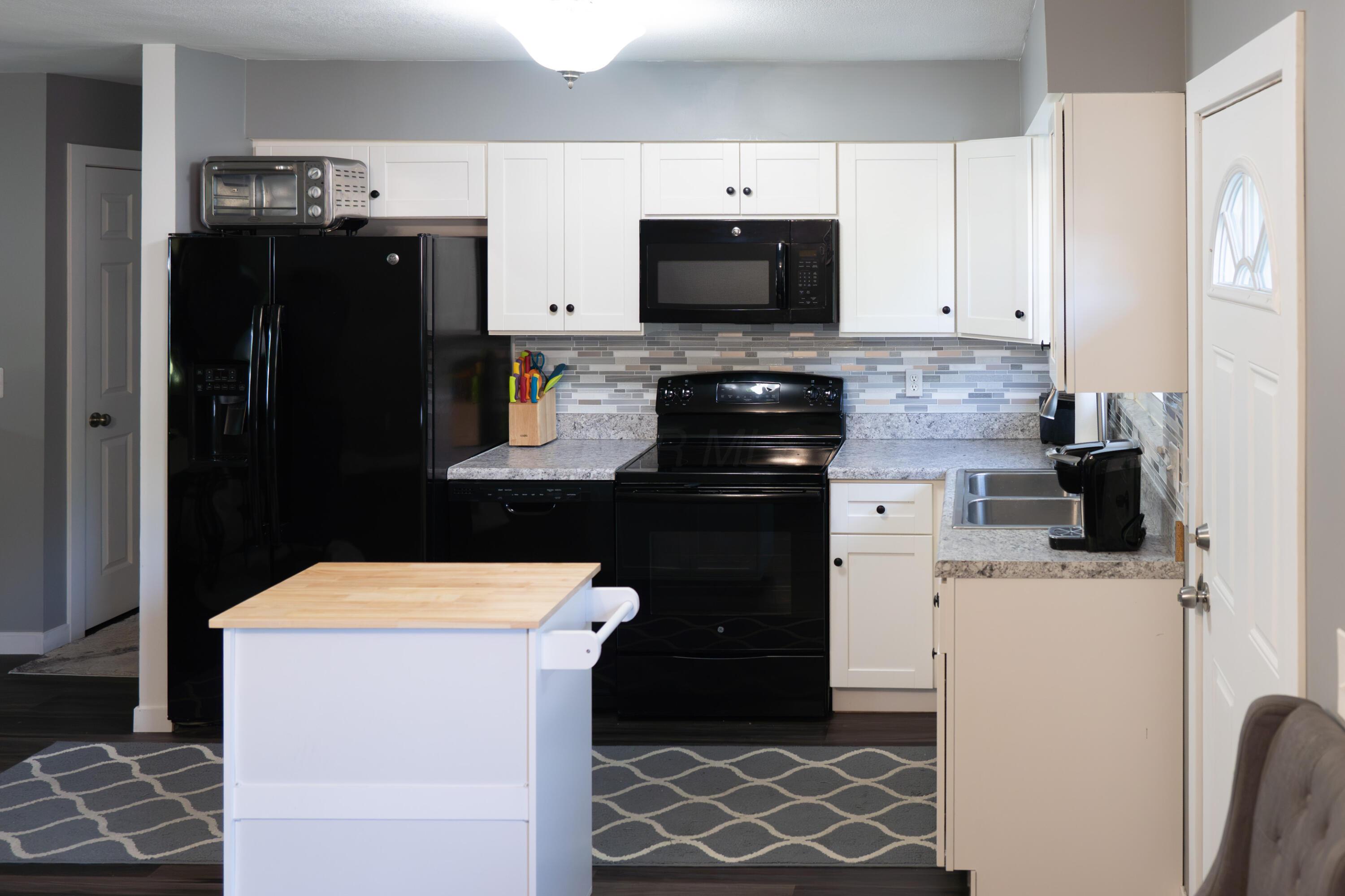 5459 Aspen Road Columbus, OH 43229 - Photo 15 of 21 Kitchen