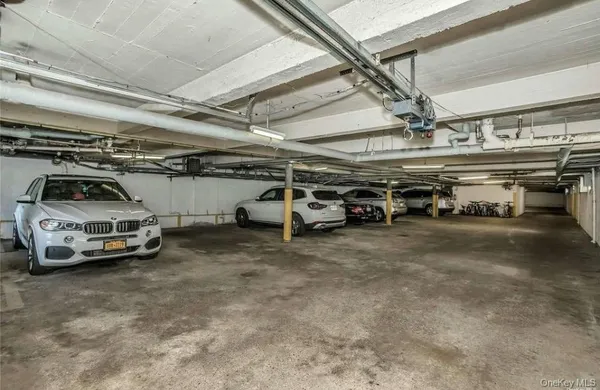 $2,600 | 14-16 Stoner Avenue, Unit 2D, Great Neck, NY 11021