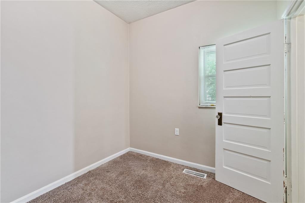 1056 Lessing Street Pittsburgh, PA 15220 - Photo 12 of 27 Gallery Image 12