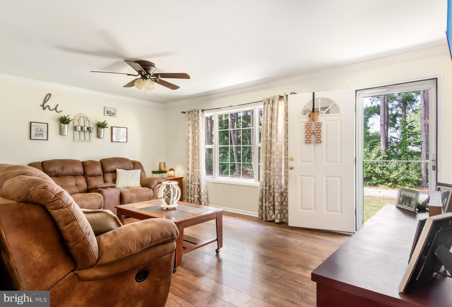 128 Walnut Street Ridgely, MD 21660 - Photo 3 of 30 Living Room