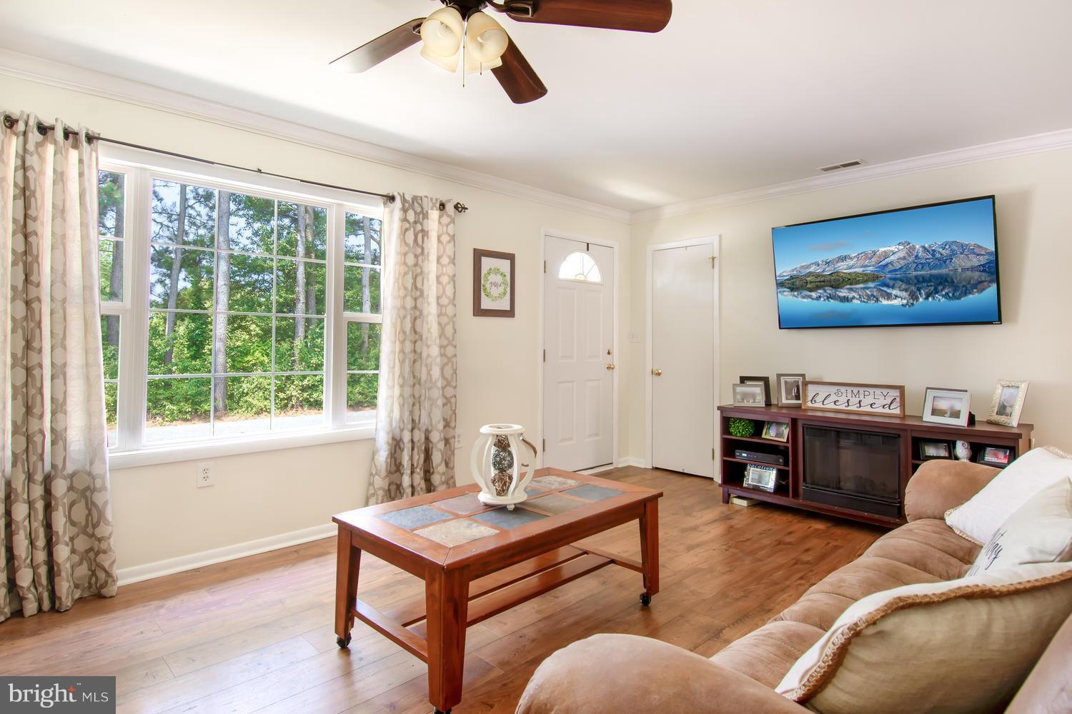 128 Walnut Street Ridgely, MD 21660 - Photo 4 of 30 Living Room