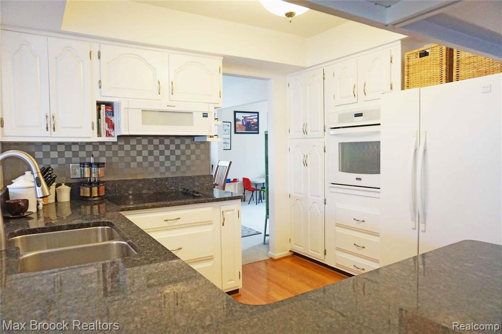 35718 Johnstown Road Farmington Hills, MI 48335 - Photo 6 of 31