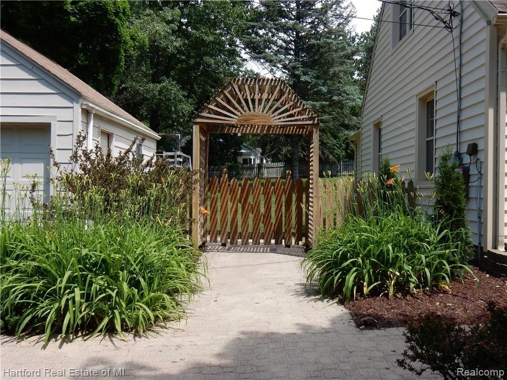 2470 Charms Road Wixom, MI 48393 - Photo 30 of 33 DSCN2168.JPG