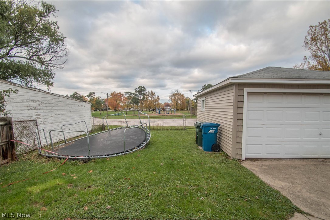 11160 Snow Road Parma, OH 44130 - Photo 33 of 34