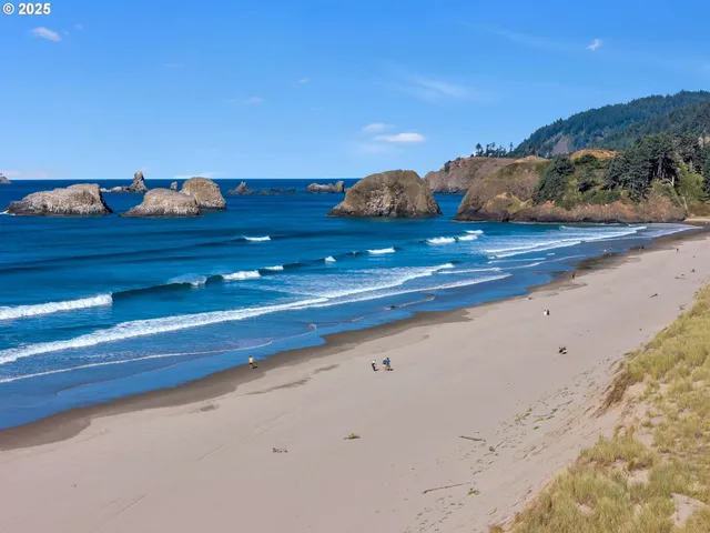 $769,000 | 753 North Breaker Point Drive, Unit 753, Cannon Beach, OR 97110