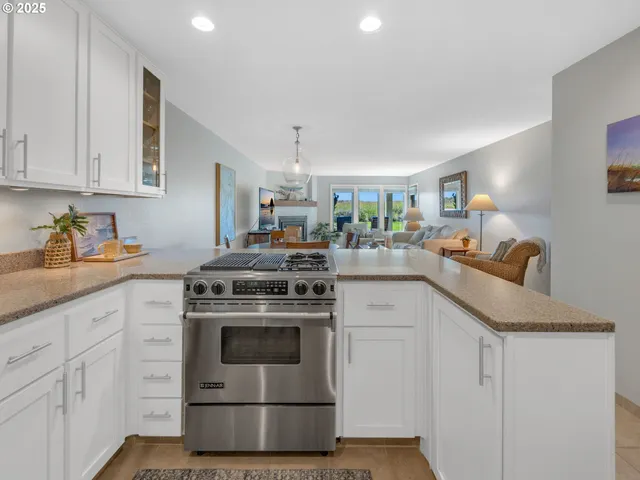 $769,000 | 753 North Breaker Point Drive, Unit 753, Cannon Beach, OR 97110