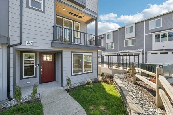 $689,995 | 15423 Admiralty Way, Unit A1, Lynnwood, WA 98087