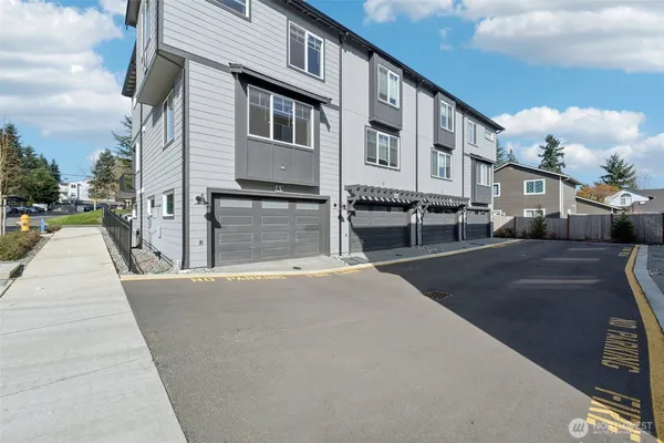 $689,995 | 15423 Admiralty Way, Unit A1, Lynnwood, WA 98087