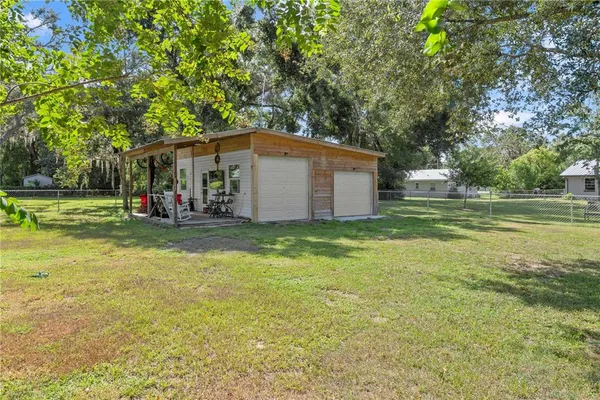 a view of outdoor space yard and porch