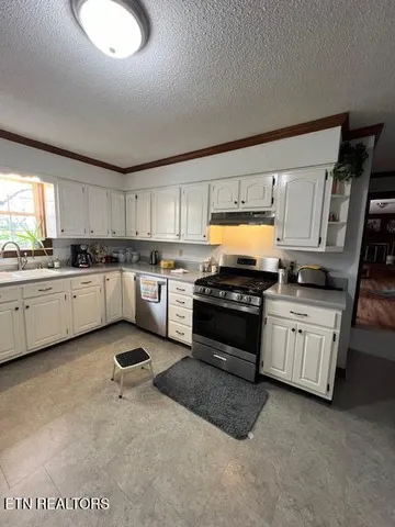 $409,900 | 205 Hickory Lane, Jacksboro, TN 37757