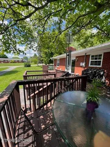 $409,900 | 205 Hickory Lane, Jacksboro, TN 37757