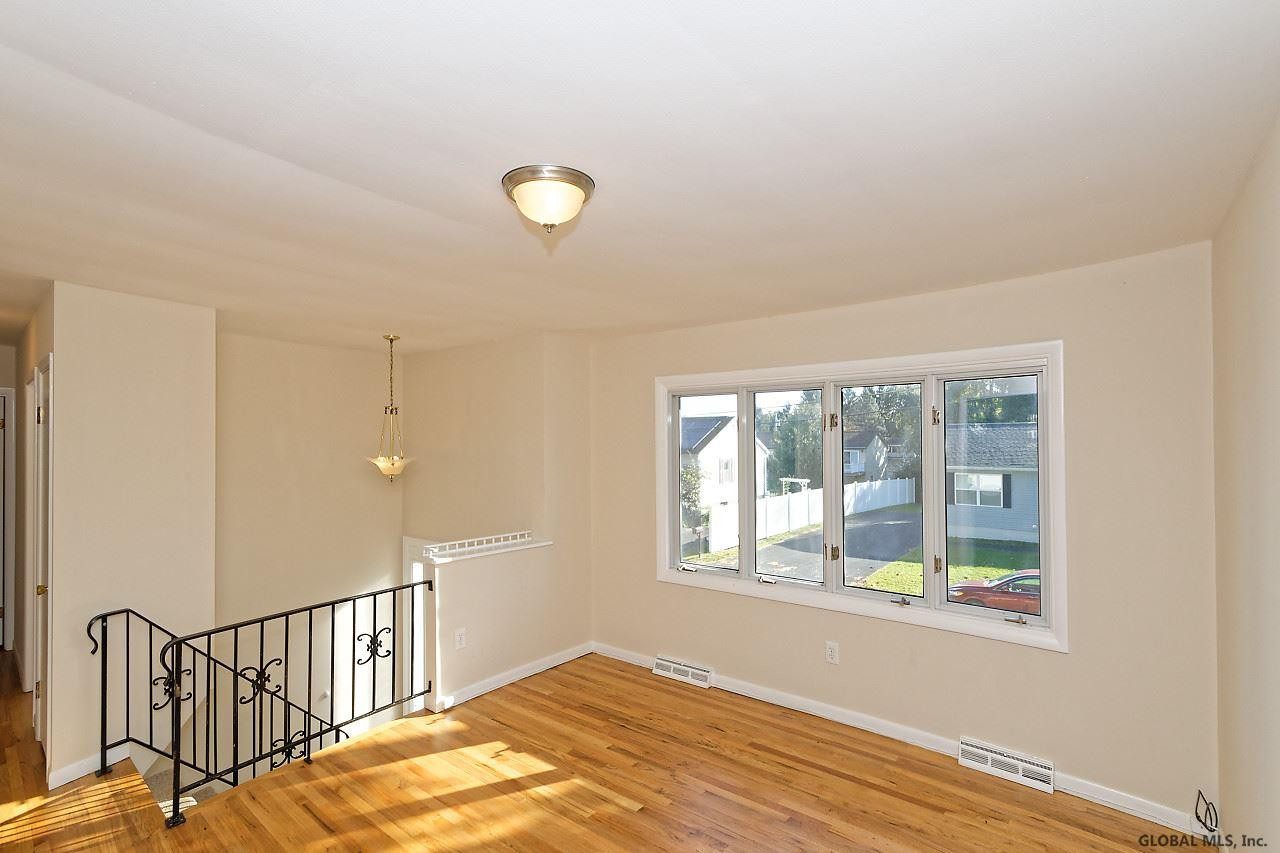 41 Mt Riga Avenue Colonie, NY 12110 - Photo 3 of 26 Photo 3