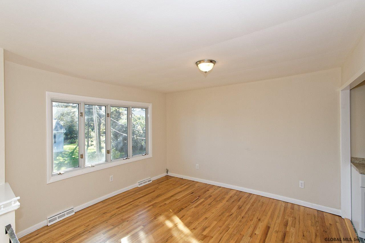 41 Mt Riga Avenue Colonie, NY 12110 - Photo 4 of 26 Photo 4