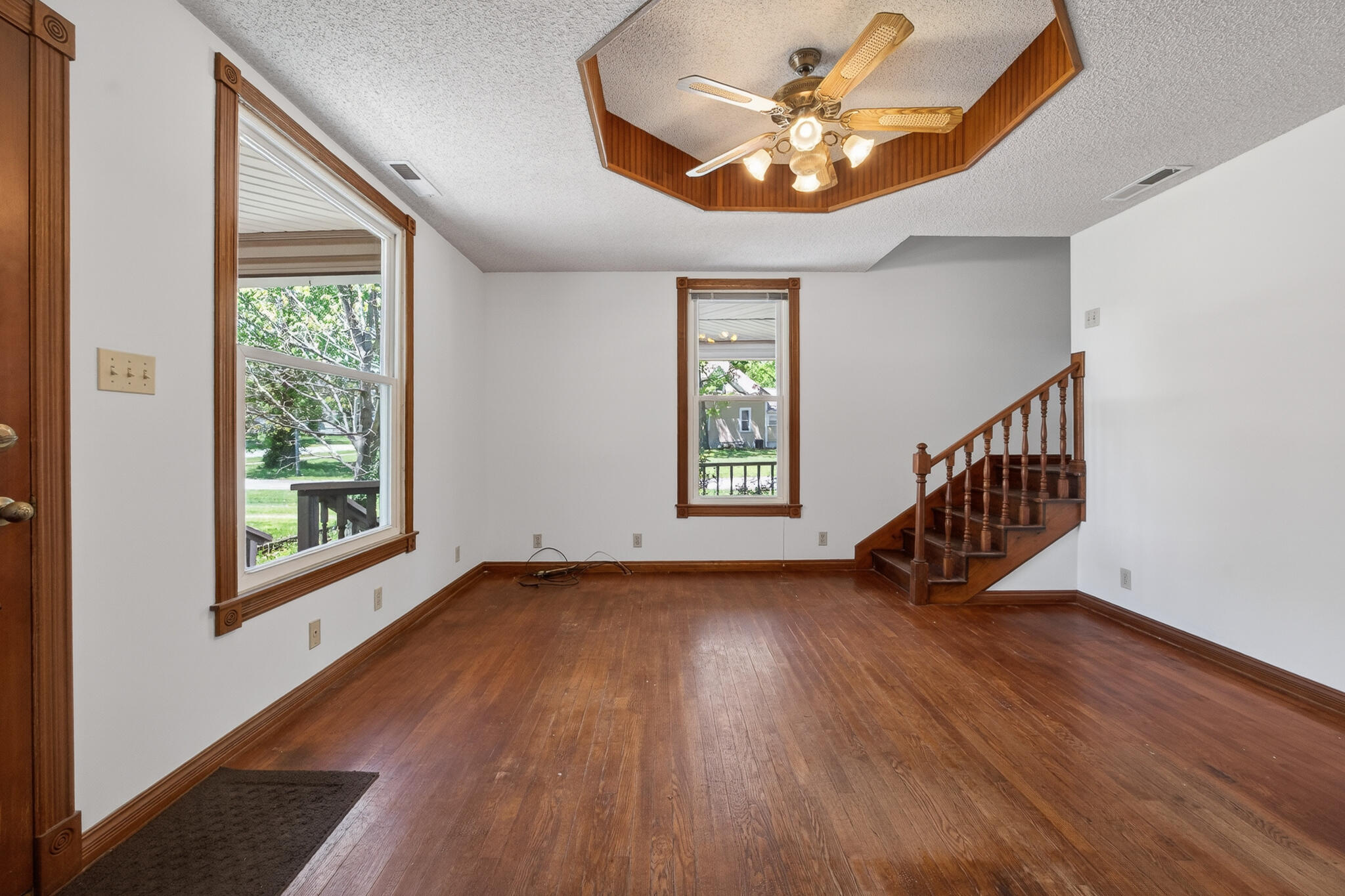 537 West Talmage Street Springfield, MO 65803 - Photo 10 of 72 Living Room
