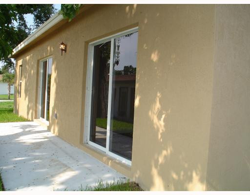 910 Phippen Waiters Road Dania Beach, FL 33004 - Photo 4 of 16 a view of a small space