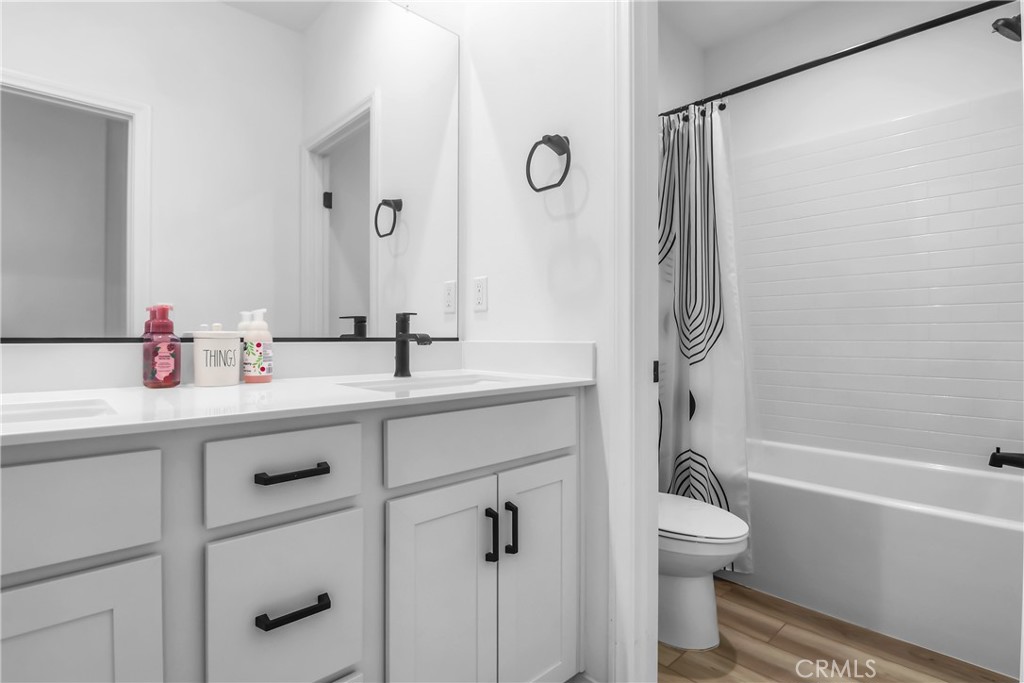 12939 Big Valley Court Riverside, CA 92503 - Photo 16 of 21 Bathroom