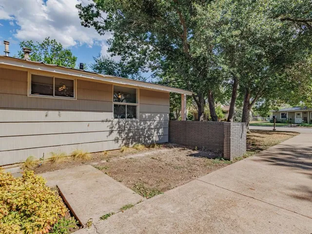 a view of a house with a outdoor space