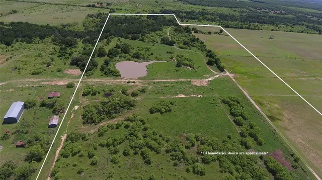 a view of a tennis court