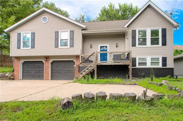 $369,000 | 636 Sheidley Avenue, Bonner Springs, KS 66012