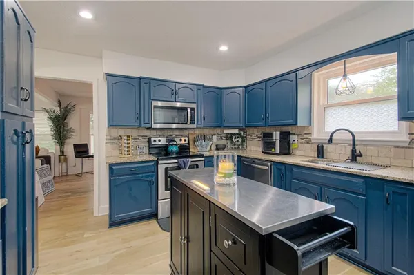 $359,990 | 636 Sheidley Avenue, Bonner Springs, KS 66012