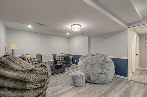 $359,990 | 636 Sheidley Avenue, Bonner Springs, KS 66012