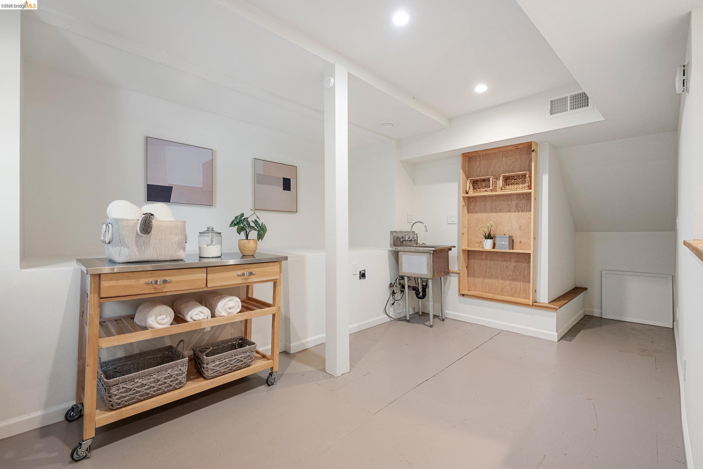 6600 Heather Ridge Way Oakland, CA 94611 - Photo 38 of 58 Hall featuring concrete flooring and recessed lighting