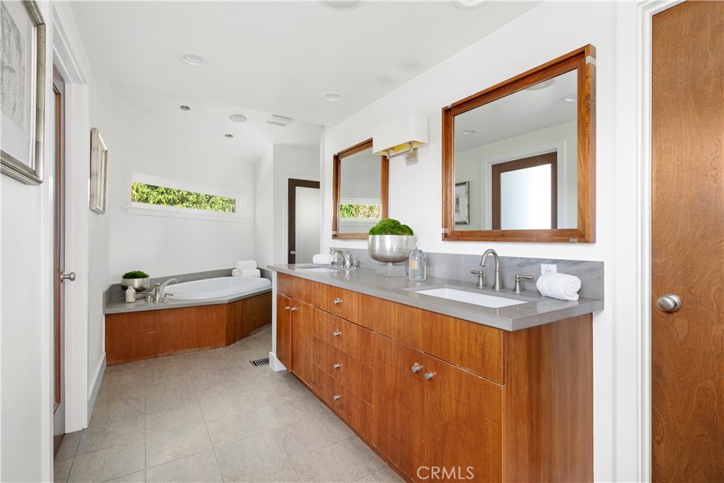 9625 Oak Pass Road Beverly Hills, CA 90210 - Photo 13 of 30