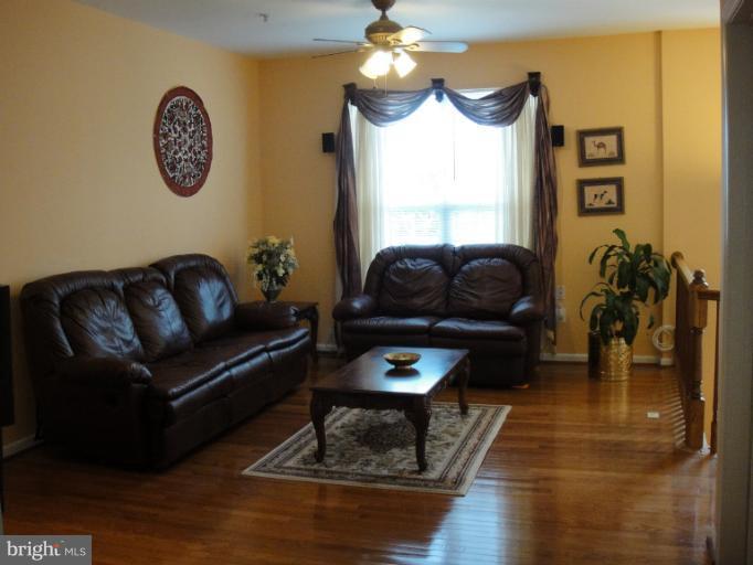 14160 Tatani Drive Boyds, MD 20841 - Photo 6 of 19 Living Room
