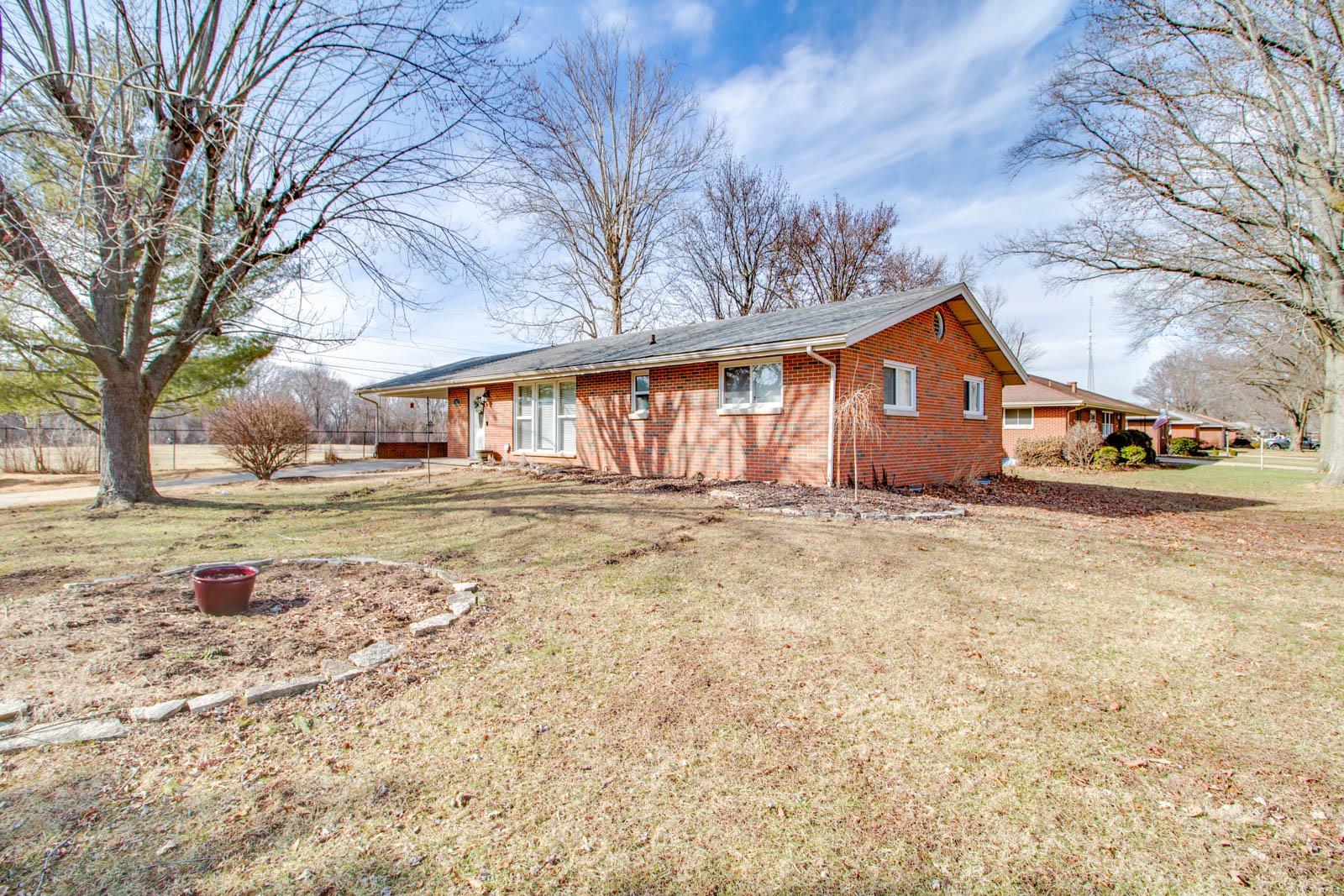 902 Pardee Road Godfrey, IL 62035 - Photo 2 of 33 Gallery Image 2