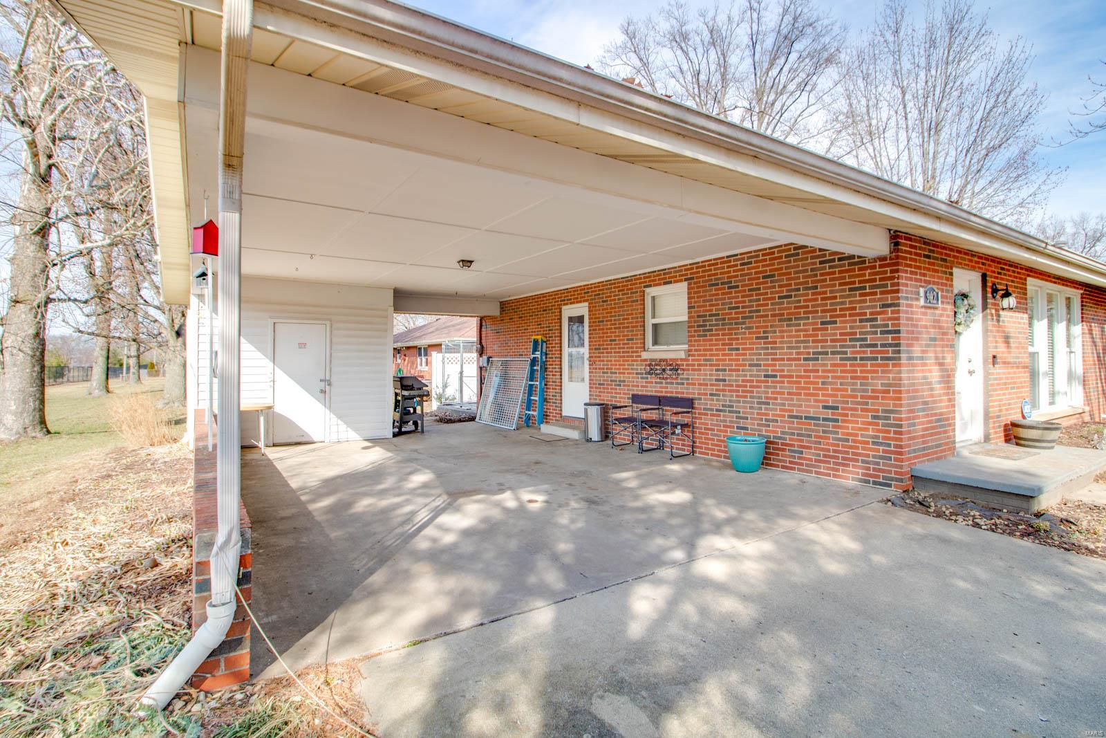 902 Pardee Road Godfrey, IL 62035 - Photo 5 of 33 Gallery Image 5