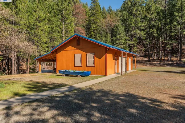 $400,000 | 8341 East Side Road, Trinity Center, CA 96091