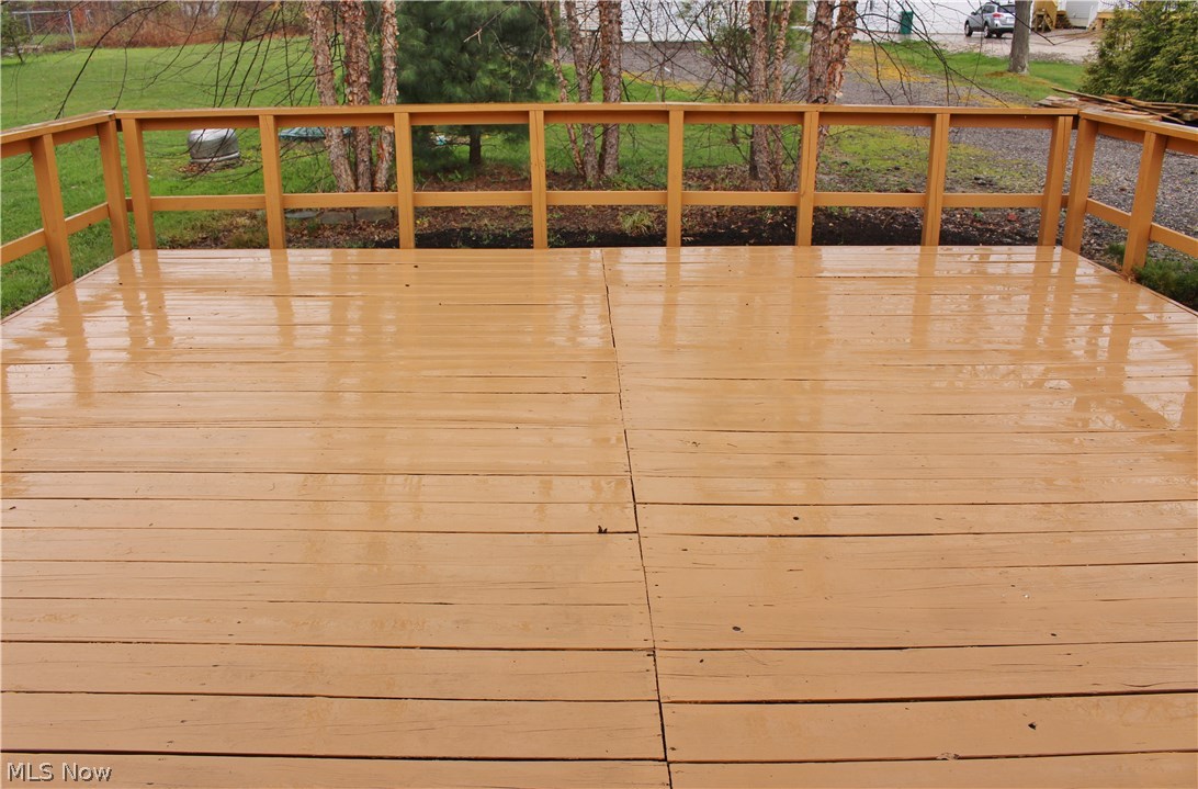 10702 Chillicothe Road Kirtland, OH 44094 - Photo 21 of 25 Deck, recently stained and sealed.