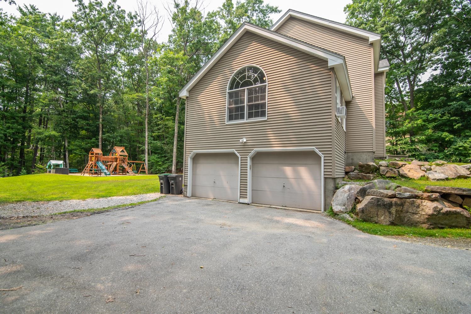 7 Dove Road Hooksett, NH 03106 - Photo 2 of 43