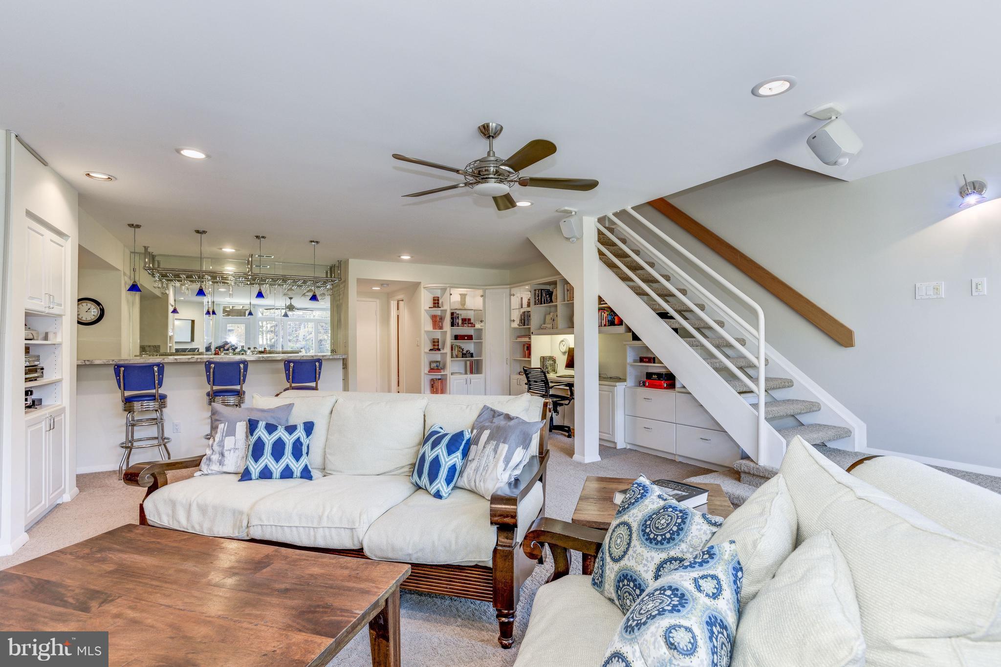 1965 Lakeport Way Reston, VA 20191 - Photo 20 of 28 a living room with furniture and kitchen view