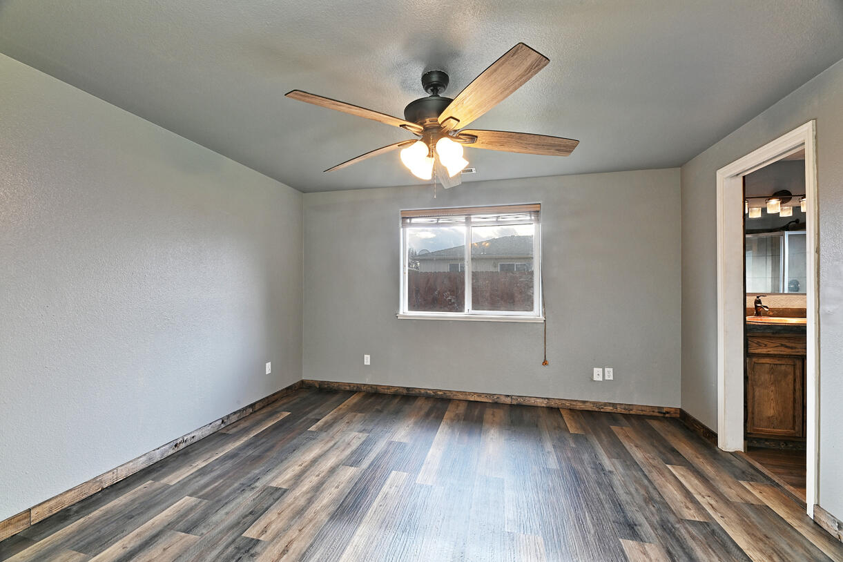 436 Mace Road Medford, OR 97501 - Photo 16 of 26 DSC_6458