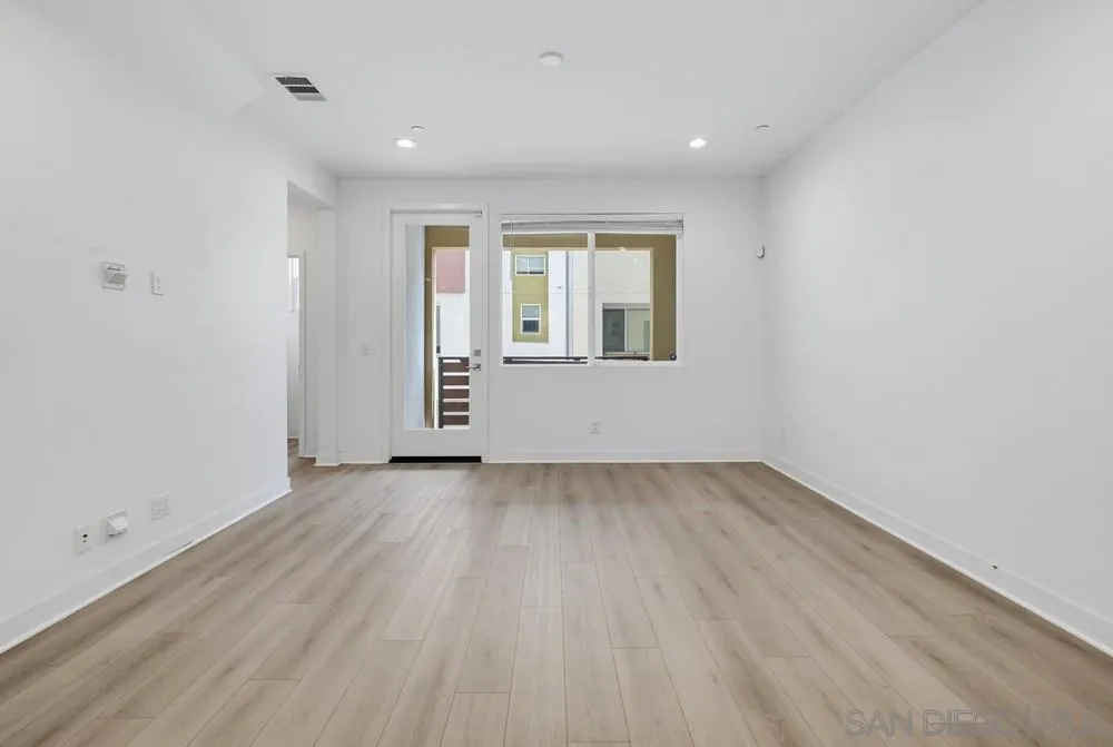 745 Shoreline Road Chula Vista, CA 91910 - Photo 13 of 57 Living Room
