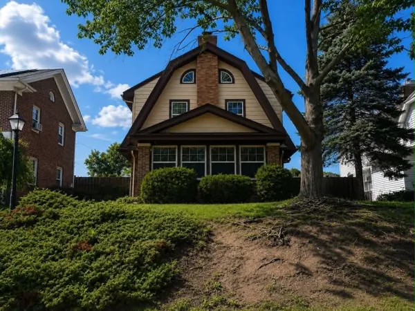$2,500 | 1916 Harlem Boulevard, Rockford, IL 61103