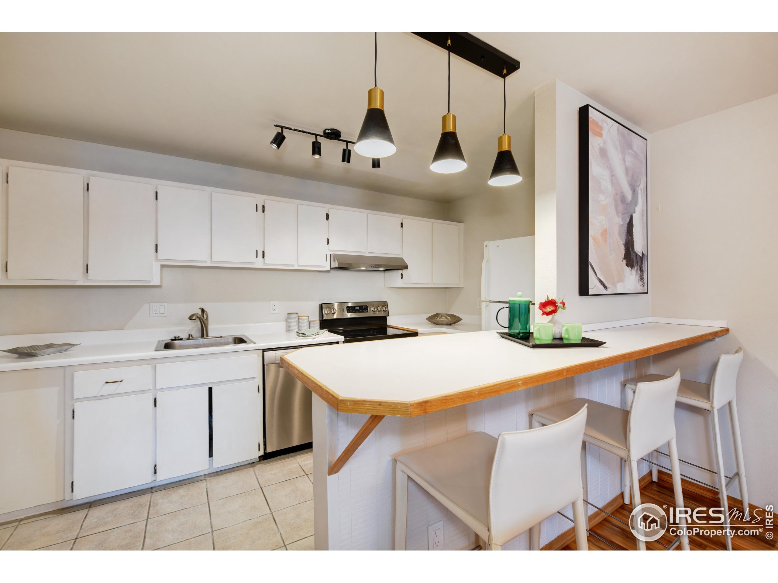 3240 Iris Avenue, Unit 201 Boulder, CO 80301 - Photo 4 of 27 a kitchen that has a lot of cabinets in it and wooden floors