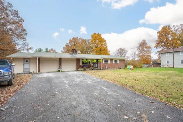 $370,000 | 844 Miller Road, Signal Mountain, TN 37377