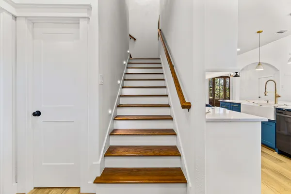 a view of entryway and hall