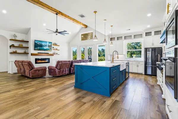 $650,000 | 440 Farm To Market 223, Shepherd, TX 77371