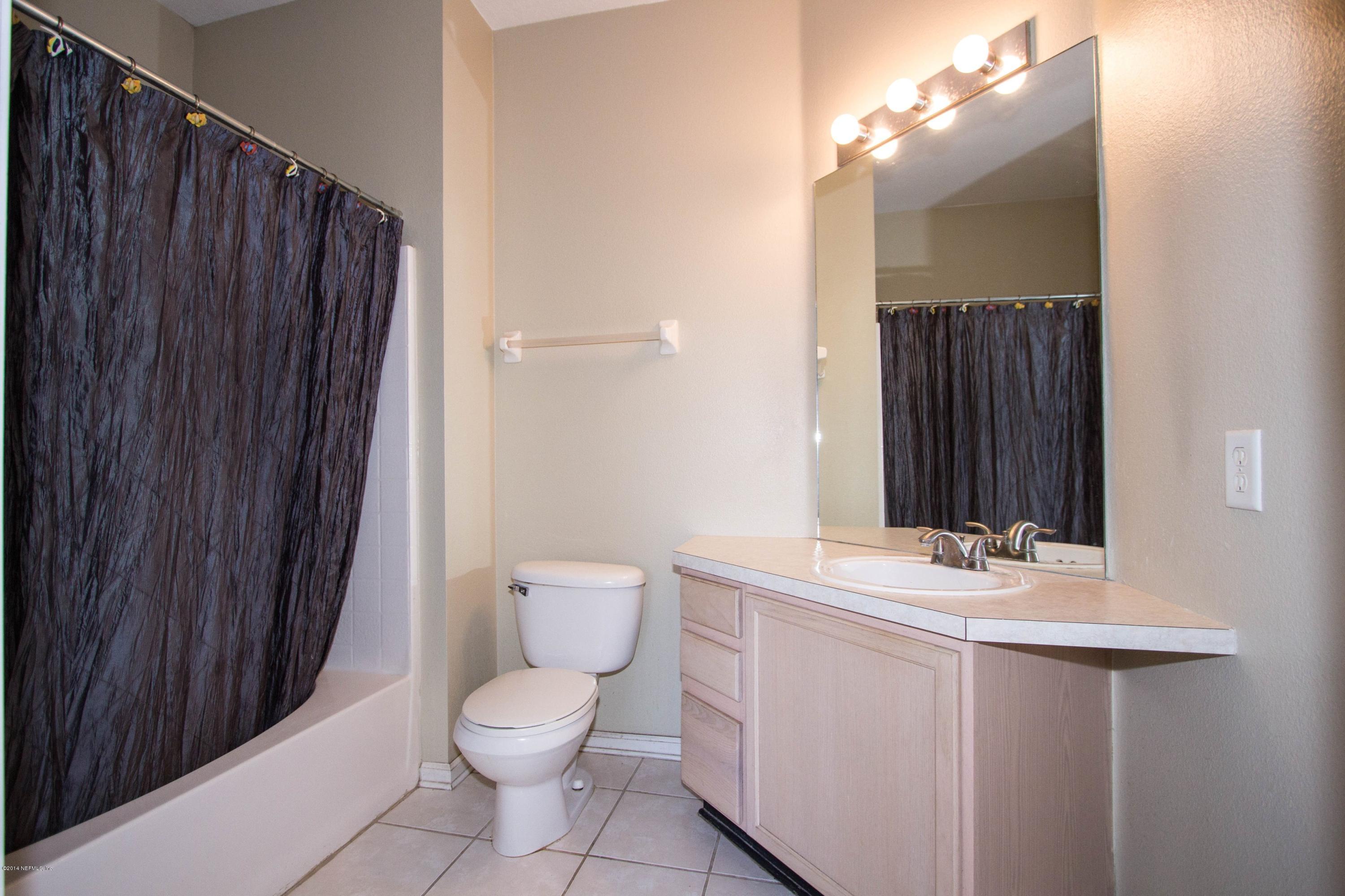 10550 Baymeadows Road, Unit 811 Jacksonville, FL 32256 - Photo 11 of 20 Master Bath