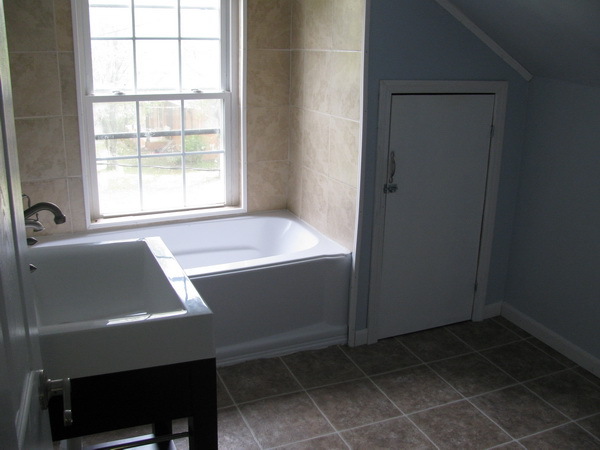 3974 Old Catawba Road Salem, VA 24153 - Photo 7 of 8 Bath