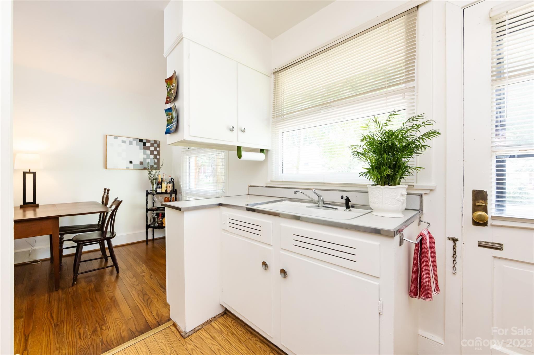 1011 Andover Road Charlotte, NC 28211 - Photo 13 of 29 a kitchen with a table chairs a stove and a window