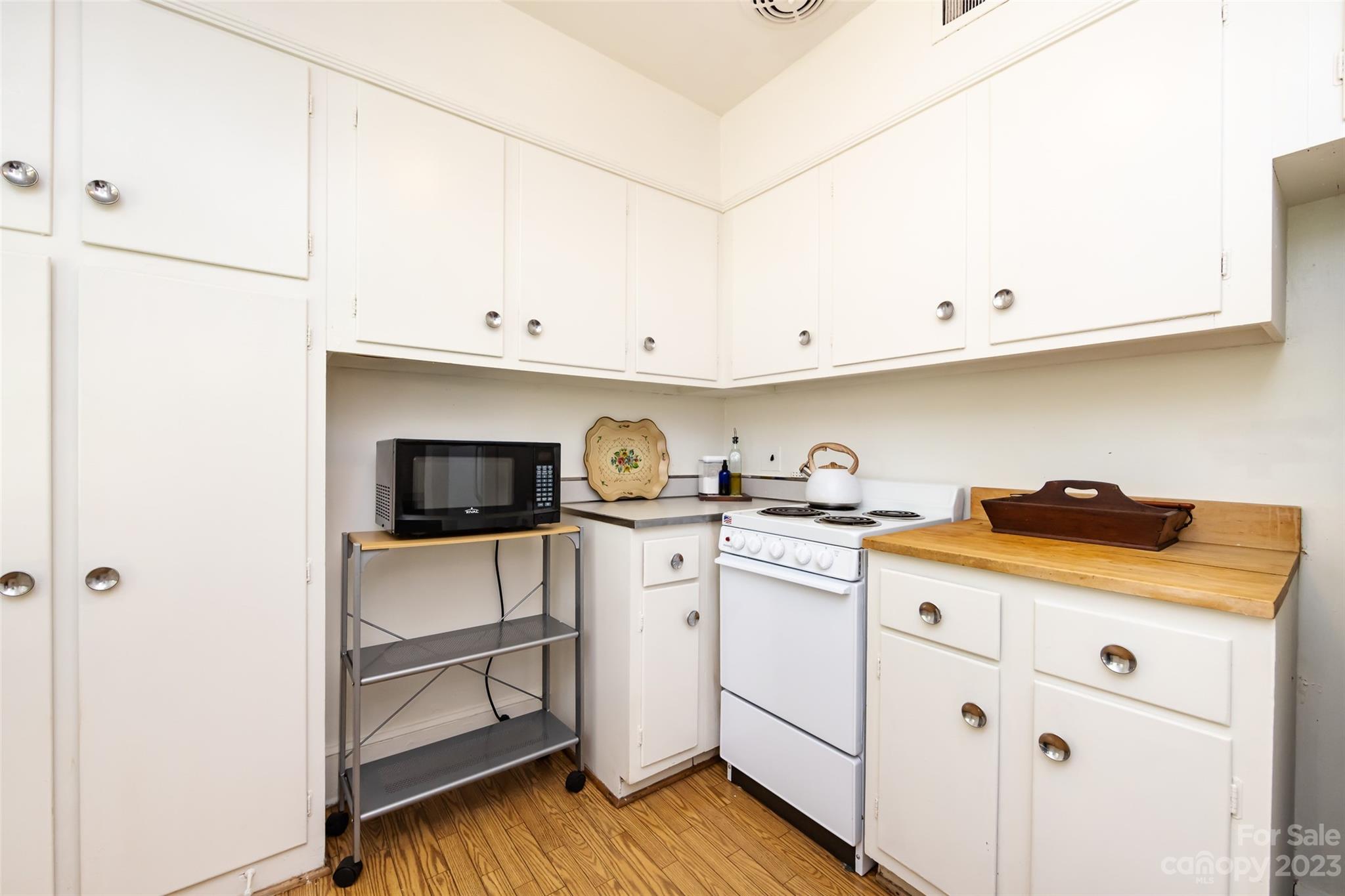 1011 Andover Road Charlotte, NC 28211 - Photo 16 of 29 a kitchen with a stove and a refrigerator