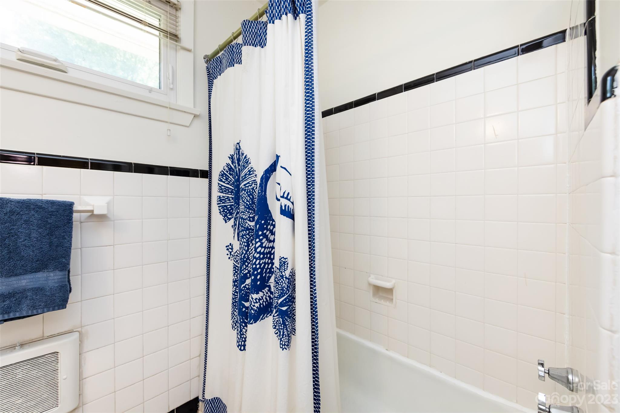 1011 Andover Road Charlotte, NC 28211 - Photo 23 of 29 a bathroom with a shower and a bathtub