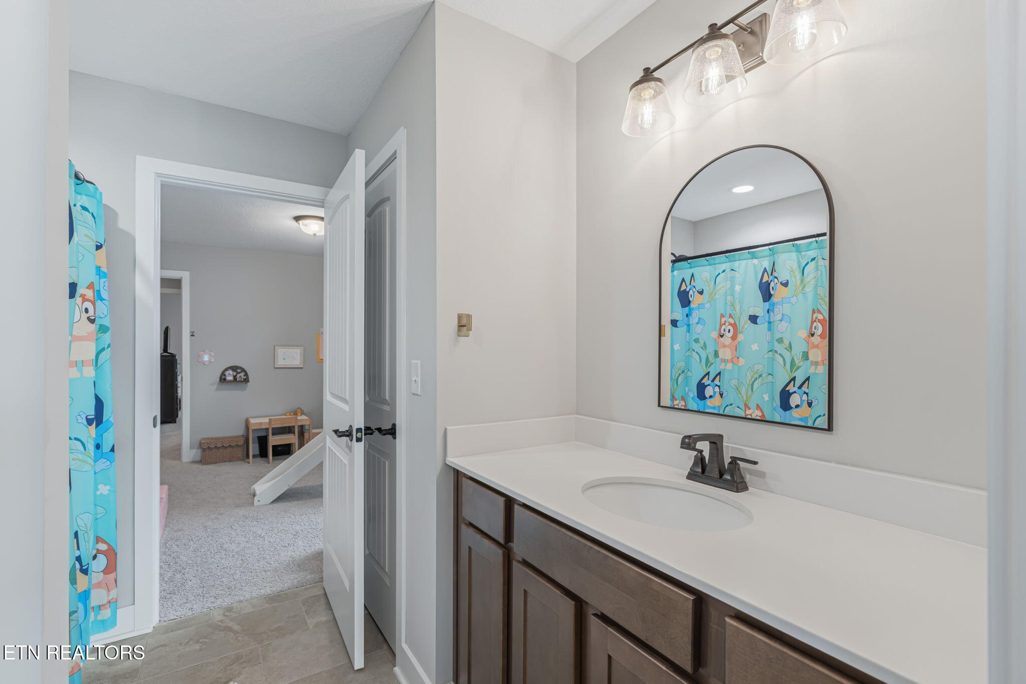 211 Queenberry Street Oak Ridge, TN 37830 - Photo 34 of 58 36-web-or-mls-211 Queenberry Street-31