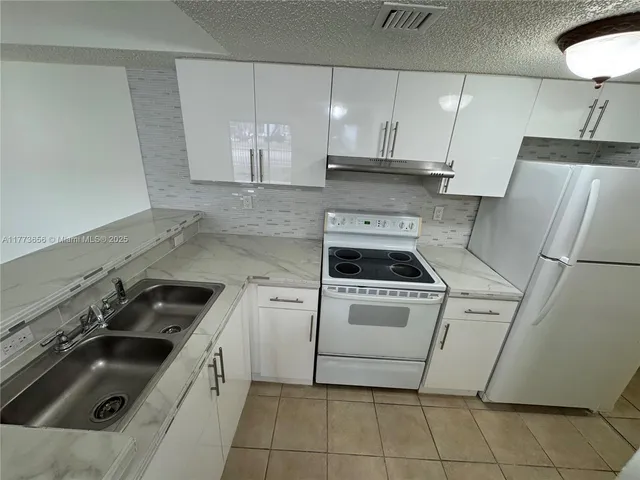 $264,000 | 7135 Northwest 179th Street, Unit 110, Hialeah, FL 33015